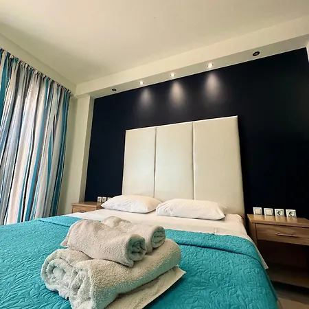 Crystal Blue Apartment *