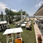 Crystal Blue 아파트 *