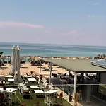 아파트 Crystal Blue