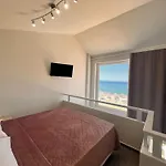 아파트 Crystal Blue