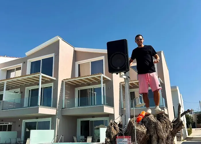 Crystal Blue Daire *