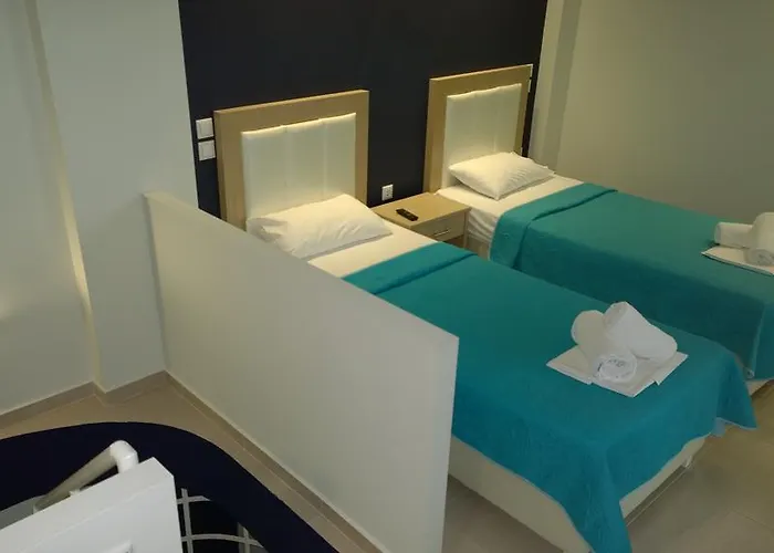 Crystal Blue Daire Potos